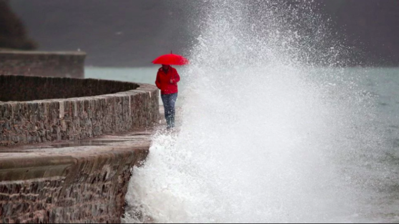 Погода: Великобританию атаковал шторм "Джорджина"