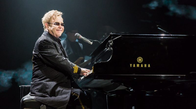 Знаменитости: Элтон Джон решил уйти со сцены