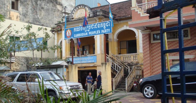 Происшествия: Пятеро британцев арестованы за "порнографические танцы" в Камбодже