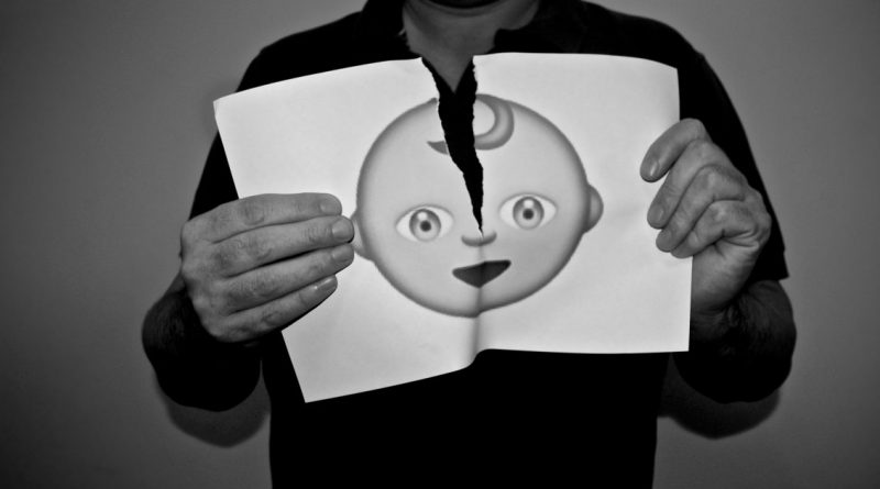 Происшествия: Антисанитария, грязь и фекалии – так молодая пара содержала малыша