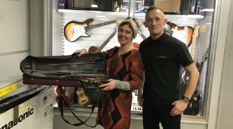 Скрипка стоимостью £35 тысяч вернулась к владелице 29012018 Происшествия: Скрипка стоимостью £35 тысяч вернулась к владелице