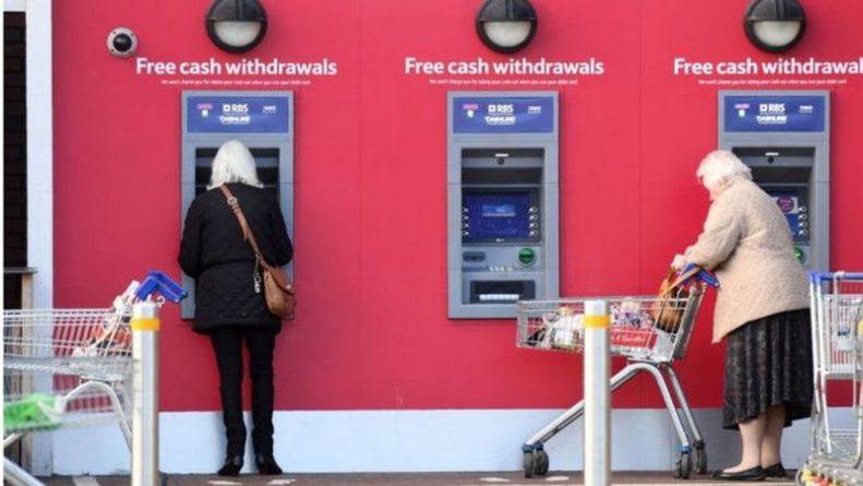 Бизнес и финансы: Активисты опасаются закрытия банкоматов в удаленных районах Великобритании