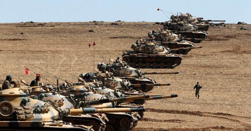 В мире: Турция стягивает войска к сирийской границе