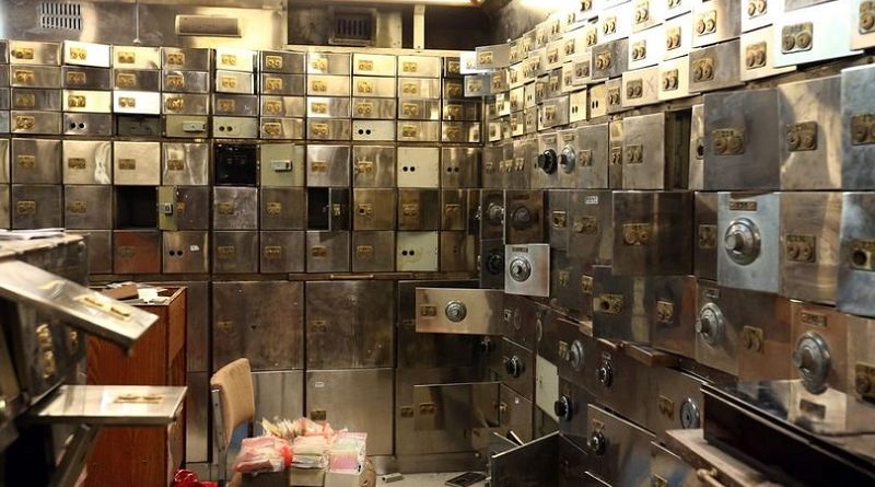 Закон и право: Банда преступников, совершившая самое масштабное ограбление в Англии, предстала перед судом