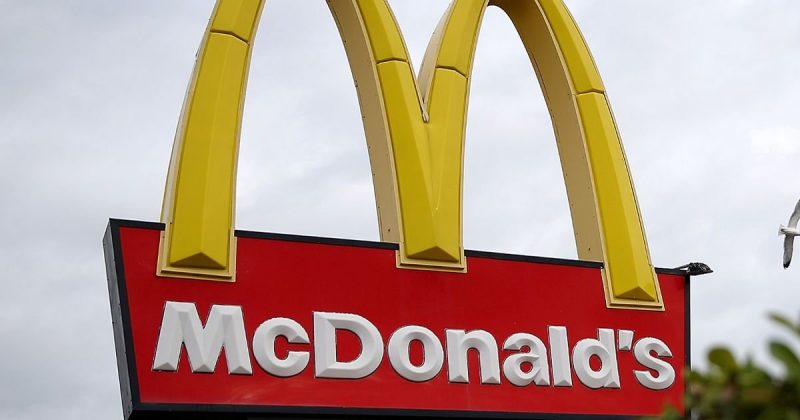 Общество: Клиентка McDonald's в ярости: ее бургер был не толще кредитной карты