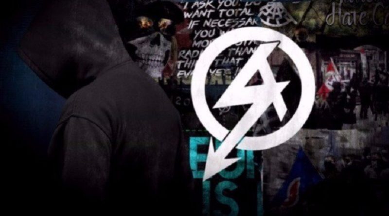 Закон и право: Суд над неонацистами: двое арестованных отрицают свою вину