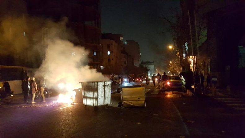 В мире: Беспорядки в Иране: 12 погибших