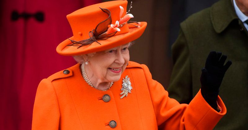 Досуг: Почему королева отмечает день рождения дважды и когда состоится праздник в 2018 году
