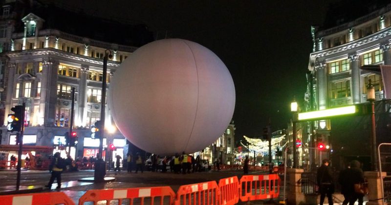 Происшествия: Oxford Street парализовал вышедший из-под контроля надувной шар