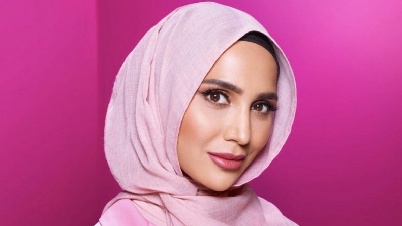 Общество: Первая модель L'Oreal в хиджабе покинула бренд в связи с острой критикой