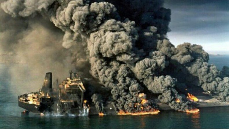 Происшествия: Горящий танкер с нефтью затонул возле Китая спустя неделю после начала пожара