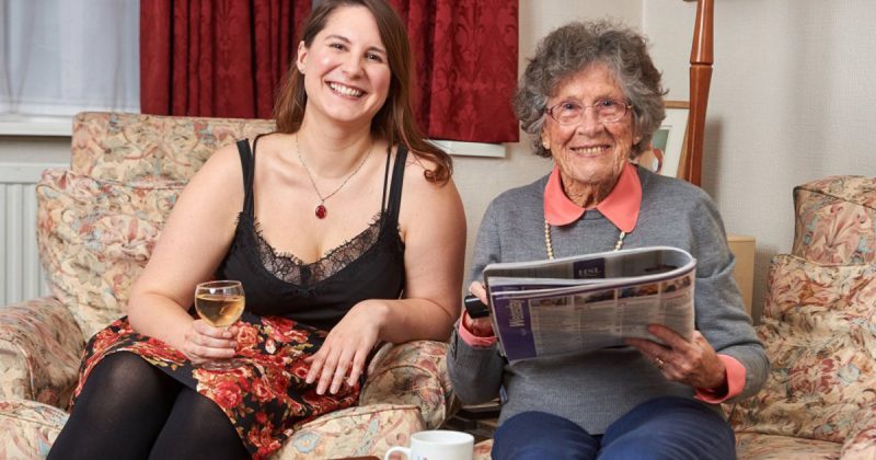 Общество: Сайт Homeshare нашел 95-летней вдове компаньонку и подругу младше ее на 67 лет