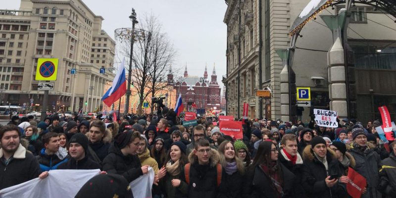Политика: Около 250 протестующих задержаны за участие в "Забастовке избирателей" в России