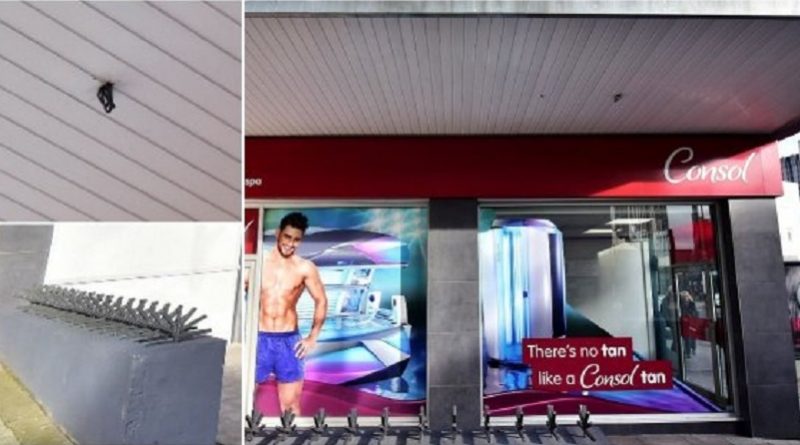 Общество: Предприниматель объявил войну бездомным на своей территории