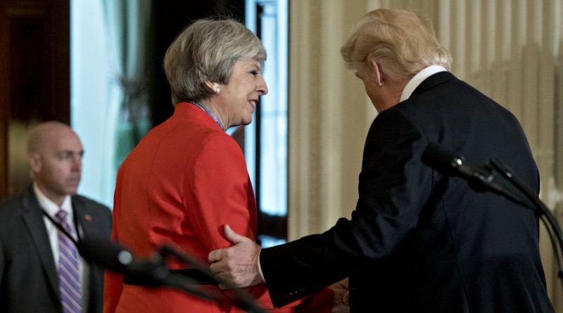 Трамп извинился за публикацию скандальных твитов 26012018 Политика: Трамп извинился за публикацию скандальных твитов