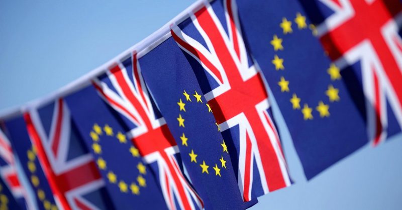 Политика: Евросоюз компенсирует расходы своих граждан, желающих остаться в Великобритании