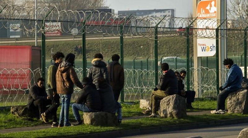 Политика: Франция за новое соглашение о мигрантах с Великобританией