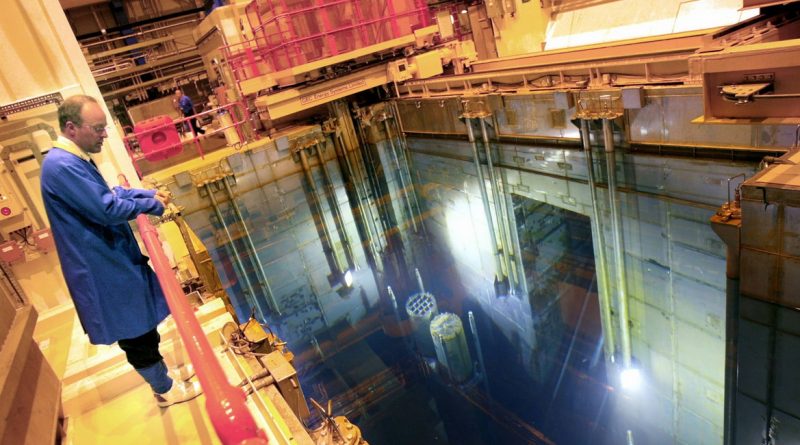 Политика: Гринпис обвинил правительство в раздаче взяток за захоронение ядерных отходов