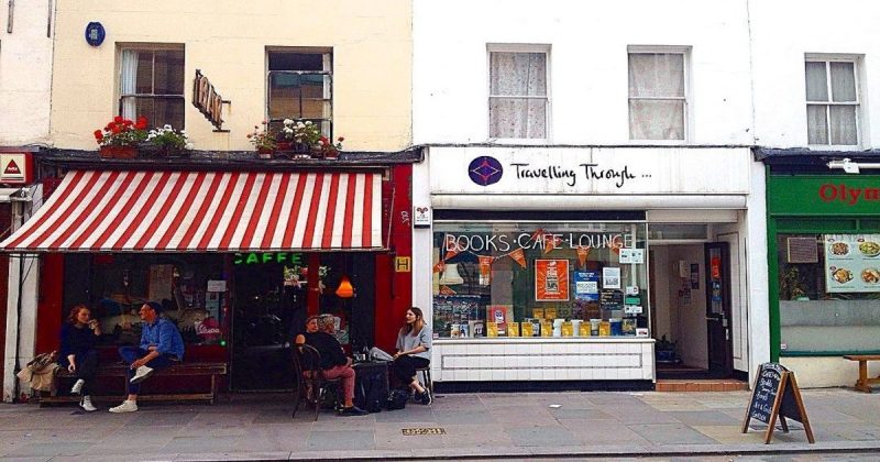 Досуг: После прочтения съесть: книжный магазин – кафе для туристов Travelling Through