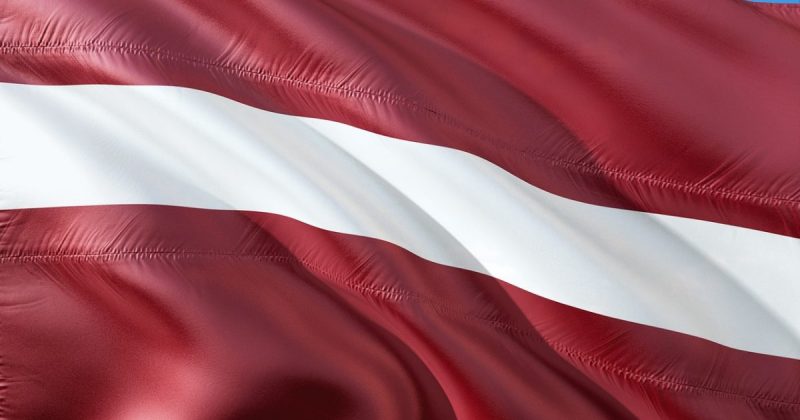 В мире: Поток эмигрантов из Латвии нарастает
