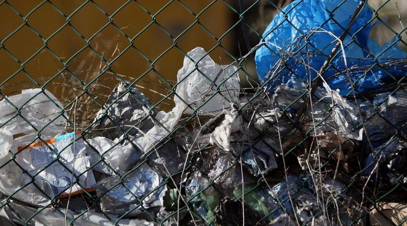 Тереза Мэй намерена распространить сбор за пластиковые пакеты на всех ретейлеров 10012018 Политика: Тереза Мэй намерена распространить сбор за пластиковые пакеты на всех ретейлеров