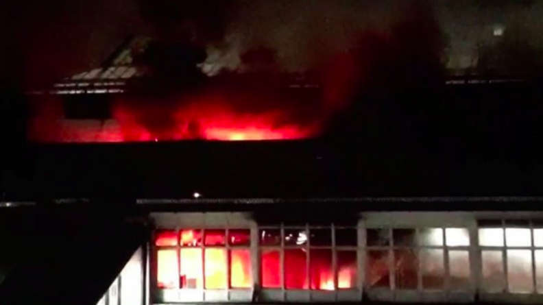 Происшествия: На вокзале Ноттингема бушует пожар