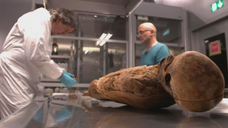 В мире: Борис Джонсон оказался потомком мумии из Базеля