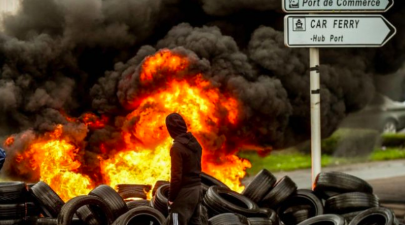 В мире: Движение паромов между Францией и Великобританией прекращено из-за забастовки 