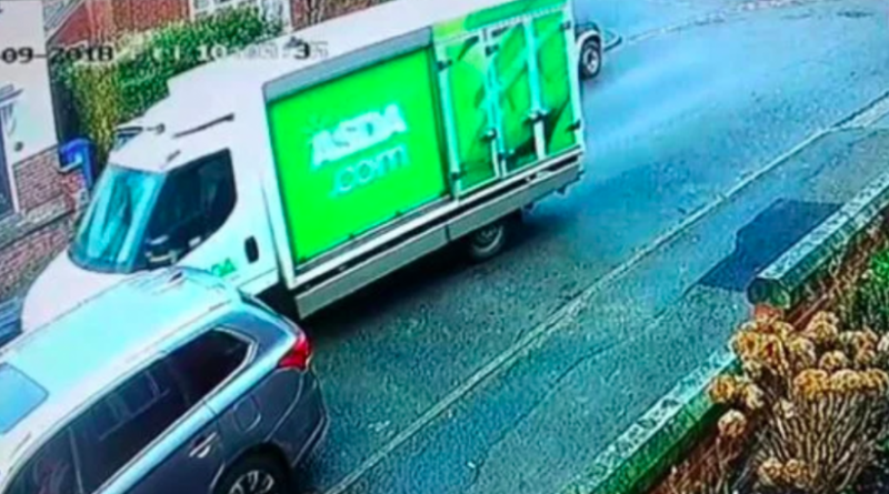 Видео: грузовик Asda врезался в припаркованный автомобиль и скрылся с места преступления 19022018 Происшествия: Видео: грузовик Asda врезался в припаркованный автомобиль и скрылся с места преступления