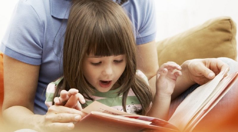 Общество: Приемным родителям запрещается обнимать своих воспитанников