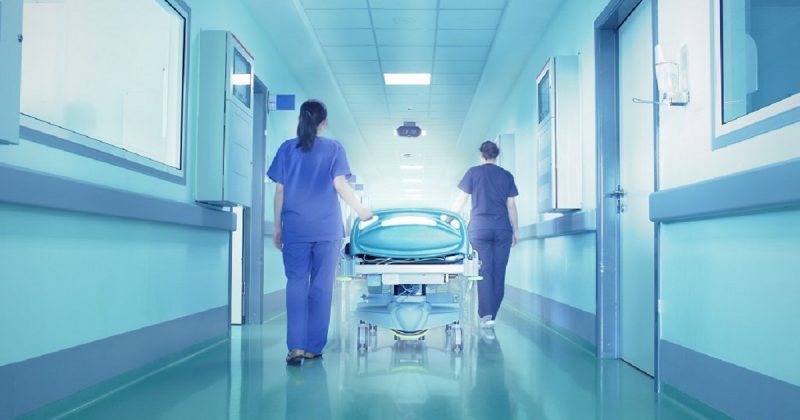 Здоровье и красота: NHS тратит миллионы на услуги финансовых экспертов, только усугубляющих больничный кризис