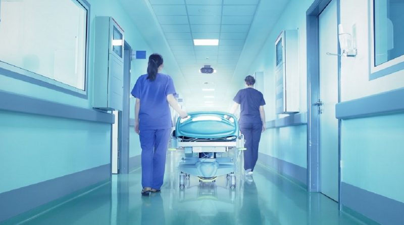 Здоровье и красота: NHS тратит миллионы на услуги финансовых экспертов, только усугубляющих больничный кризис