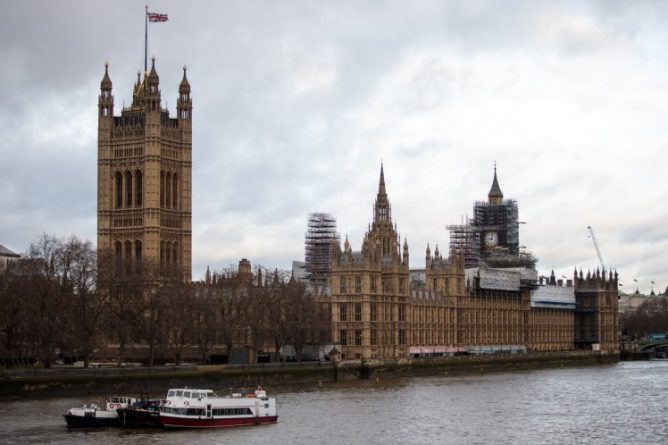 Полиция в британском Парламенте: найден белый порошок