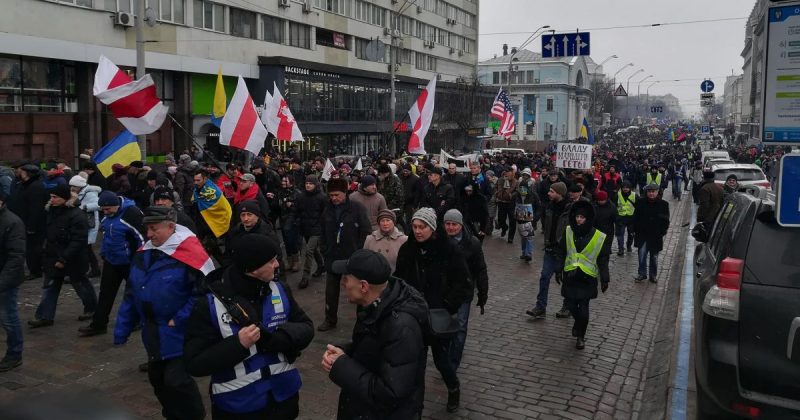 Политика: В Киеве прошел "Марш за импичмент" президента