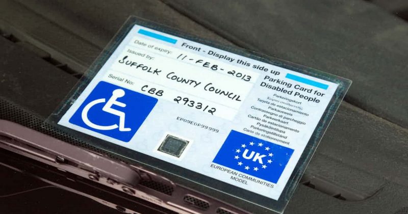 Закон и право: Британцы все чаще воруют бейджи из инвалидных автомобилей