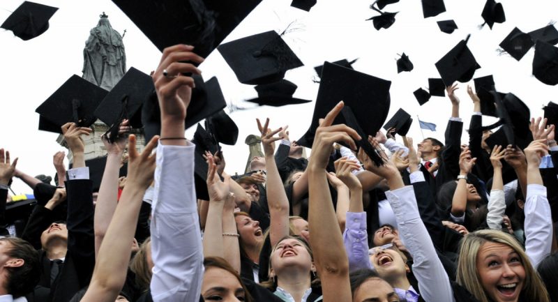 Общество: Британские университеты второй год подряд теряют студентов