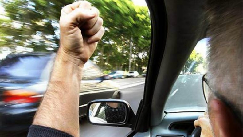 Закон и право: Водителей, показывающих неприличные жесты, теперь будут штрафовать на £1 тыс.