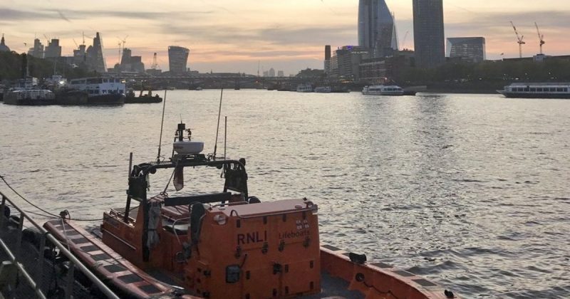 Общество: Лондонцы спасли женщину, упавшую в Темзу