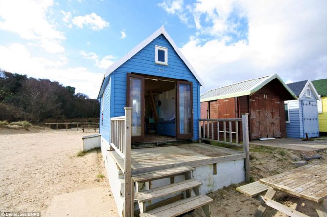 Самый дорогой дом на британском побережье: £300 тысяч за кабинку на пляже