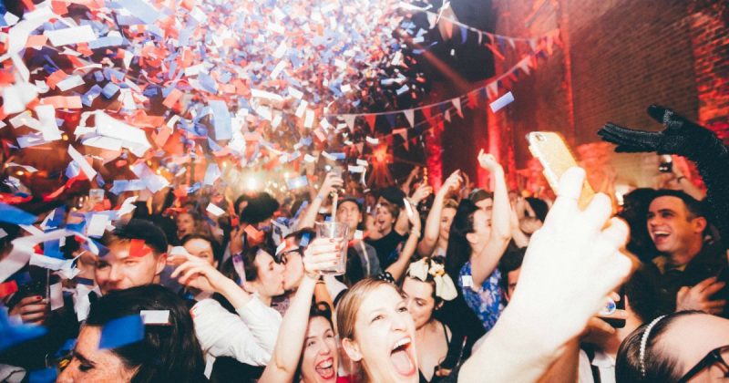 Досуг: 11 лучших ретро-вечеринок Лондона: где и когда можно зажигать под любимые хиты