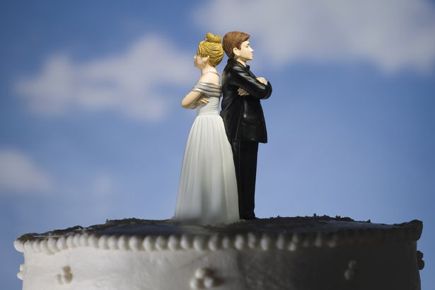 А может, количество разводов увеличивается из-за популярности Divorce parties? рис 3