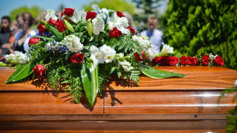 Общество: Похоронные расходы в Лондоне сравнимы с выигрышем в лотерею: самые дешевые и дорогие похороны в Великобритании