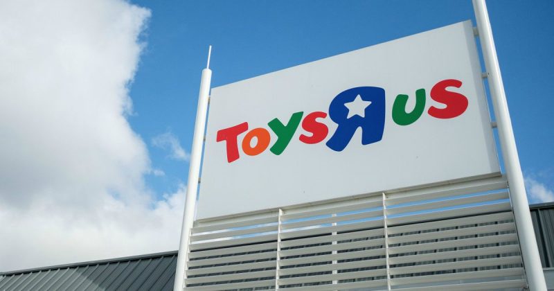 Популярное: Магазины Toys 'R' Us закрываются: игрушечный магнат запускает тотальную распродажу
