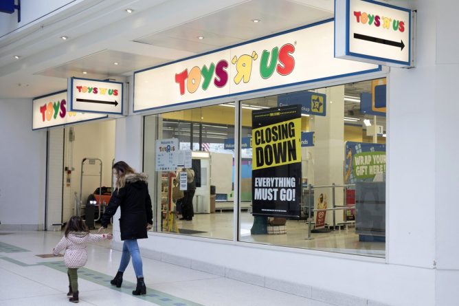 Бизнес и финансы: Распродажа: Toys R Us закрывает все магазины в Великобритании