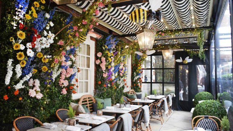 Досуг: Лондонский ресторан открыл весеннюю террасу, на которой проживает несколько больших пчел