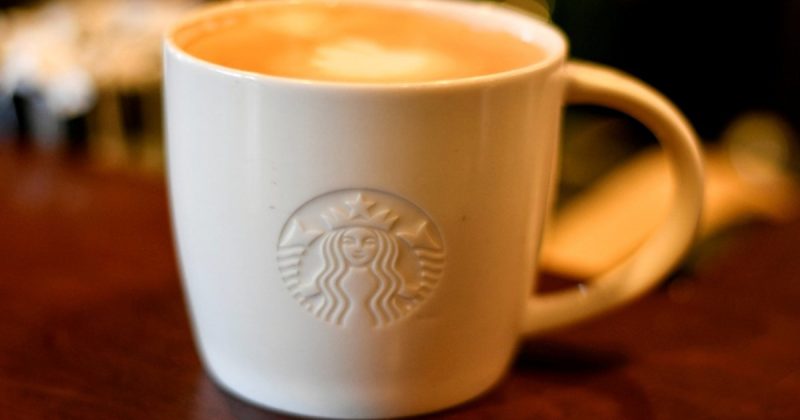 В мире: Starbucks и другие кофейни обяжут предупреждать о риске появления рака из-за употребления кофе