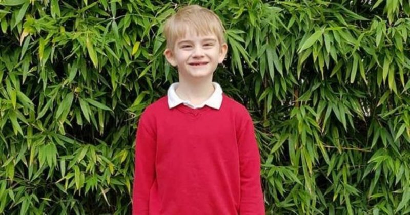 Общество: Школа заставляет мальчика носить сигнальный жилет, чтобы учителя знали, что он аутист