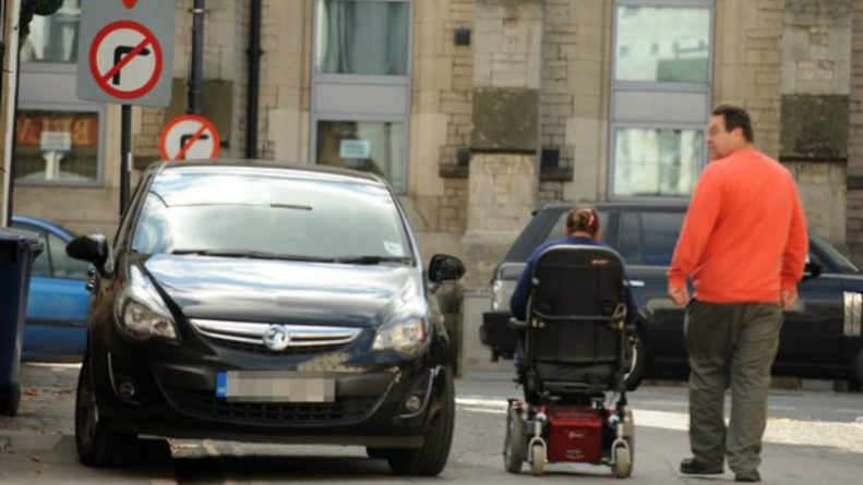 Закон и право: Скоро за парковку на тротуаре будут штрафовать водителей не только Лондона, но и за пределами столицы