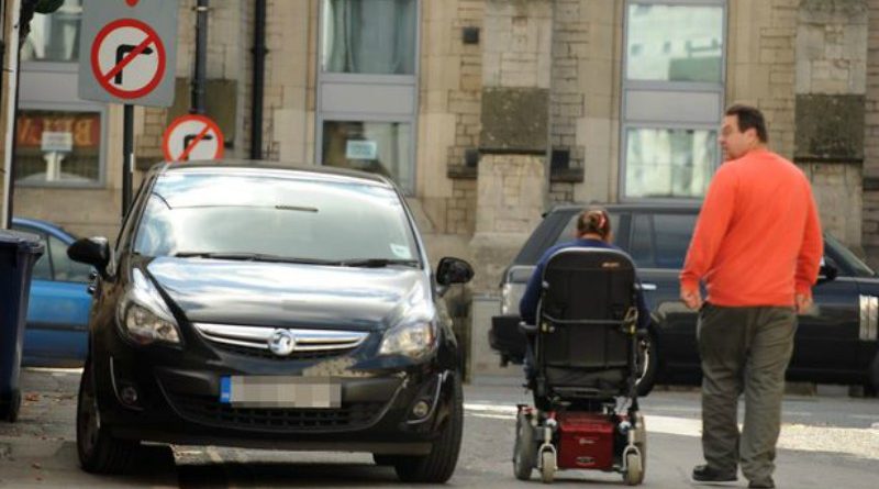 Скоро за парковку на тротуаре будут штрафовать водителей не только Лондона, но и за пределами столицы 06042018 Закон и право: Скоро за парковку на тротуаре будут штрафовать водителей не только Лондона, но и за пределами столицы
