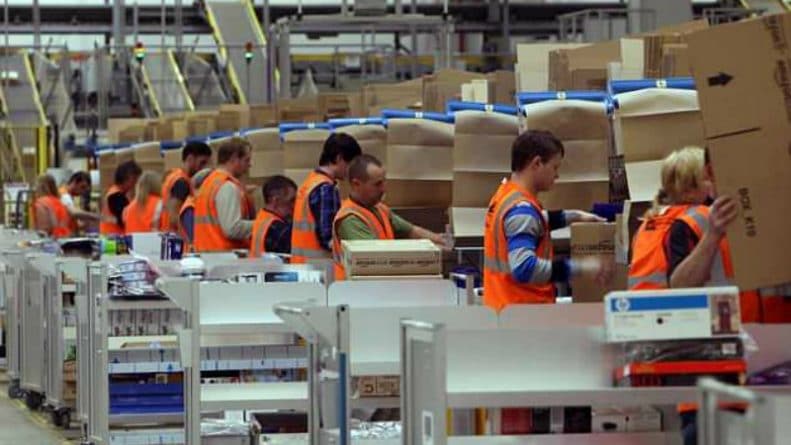 Общество: Работа не сахар: половина сотрудников складов Amazon хочет покончить жизнь самоубийством